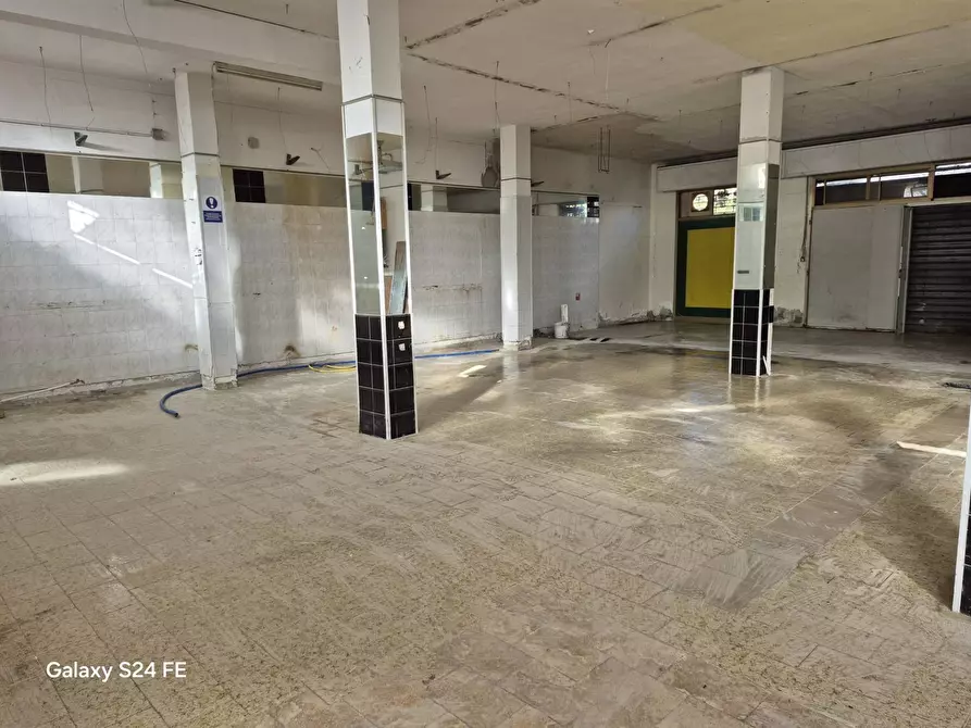 Immagine 3 di Locale commerciale in vendita  in viale della Musica a Quartu Sant'elena