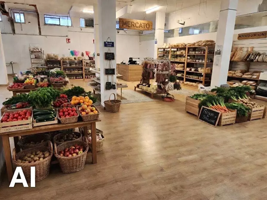 Immagine 4 di Locale commerciale in vendita  in viale della Musica a Quartu Sant'elena