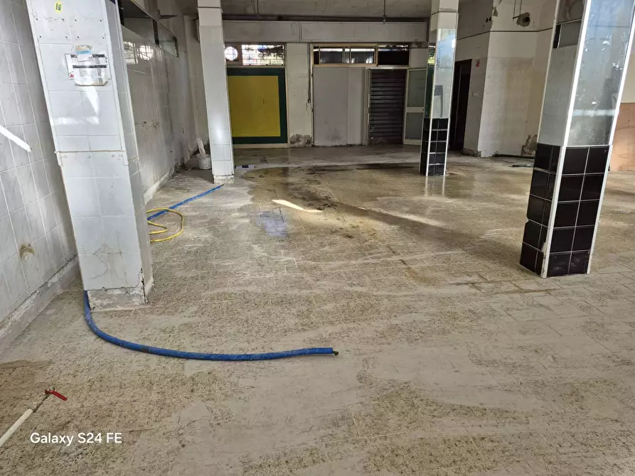 Immagine 10 di Locale commerciale in vendita  in viale della Musica a Quartu Sant'elena