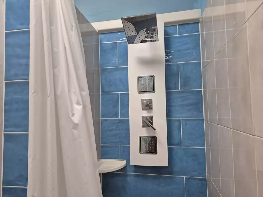 Immagine 18 di Locale commerciale in vendita  in via cagliari a Quartu Sant'elena