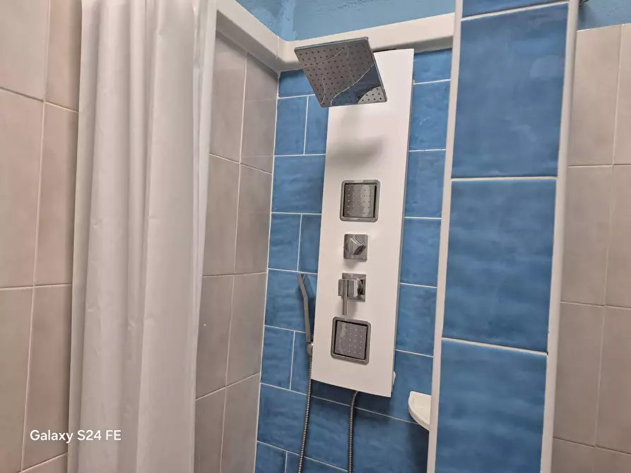 Immagine 24 di Locale commerciale in vendita  in via cagliari a Quartu Sant'elena