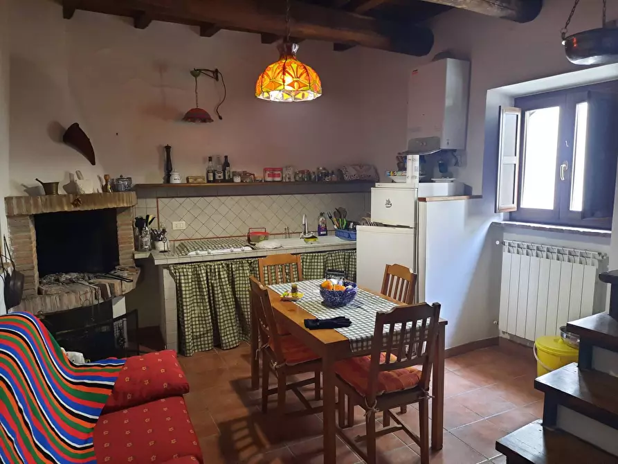 Immagine 2 di Casa semindipendente in vendita  in Via della Svolta a Attigliano