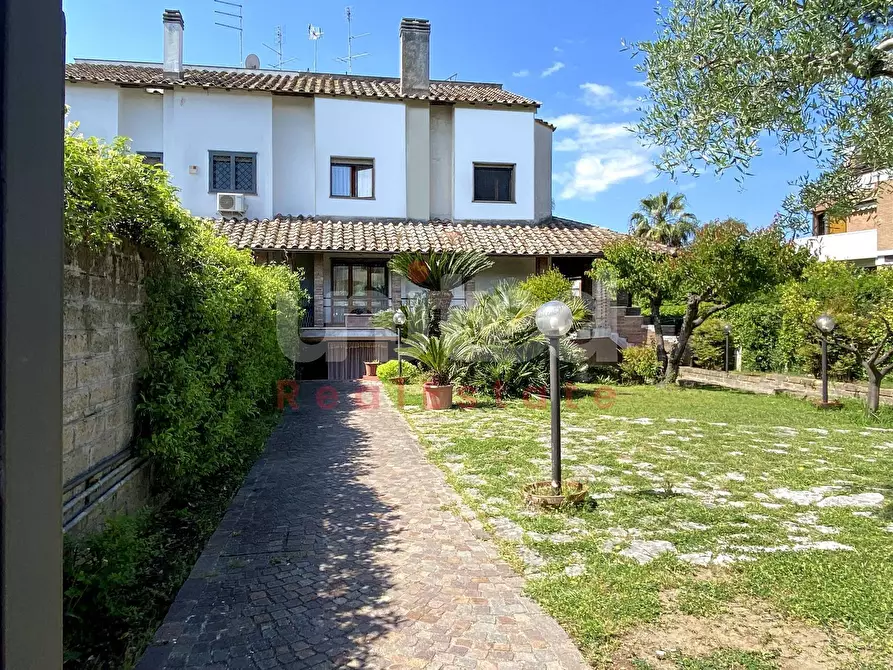 Immagine 31 di Villa in vendita  in via Alcmane a Roma