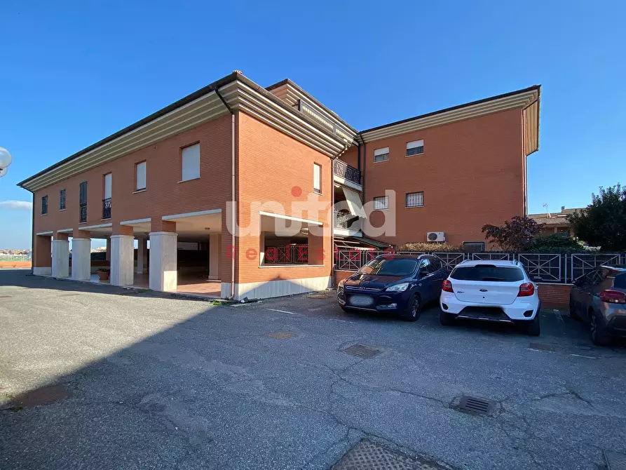 Immagine 1 di Appartamento in vendita  in Via Carlo Robert a Roma