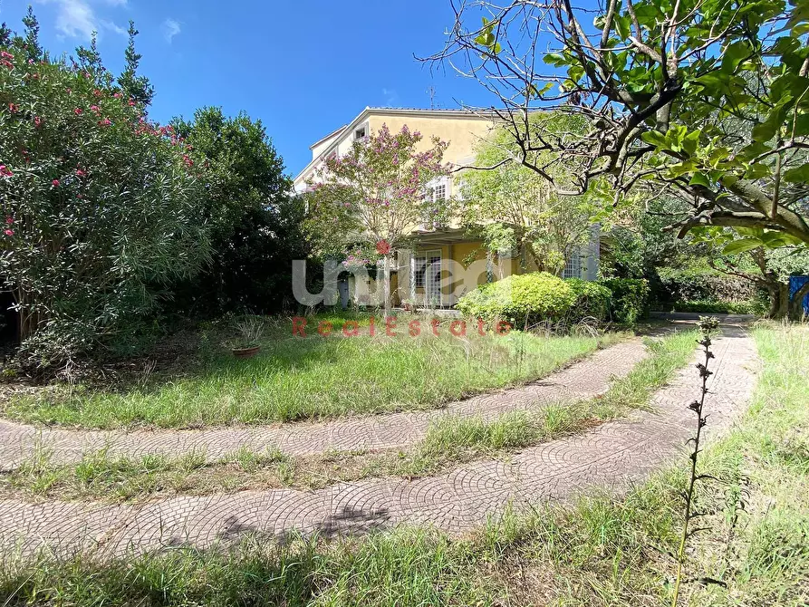 Immagine 1 di Villa in vendita  in Viale Dei Diadochi a Roma