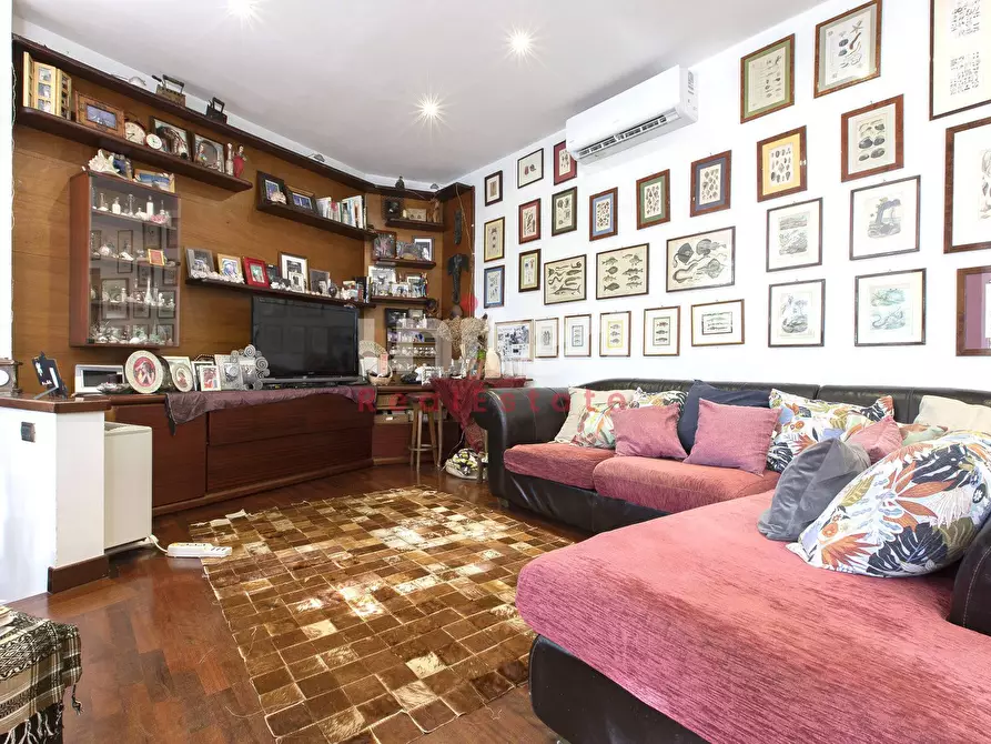 Immagine 8 di Villa in vendita  in Viale Gorgia Di Leontini a Roma