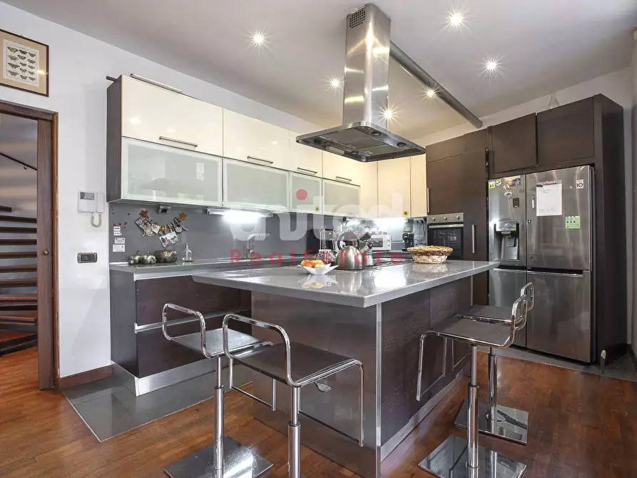 Immagine 7 di Villa in vendita  in Viale Gorgia Di Leontini a Roma