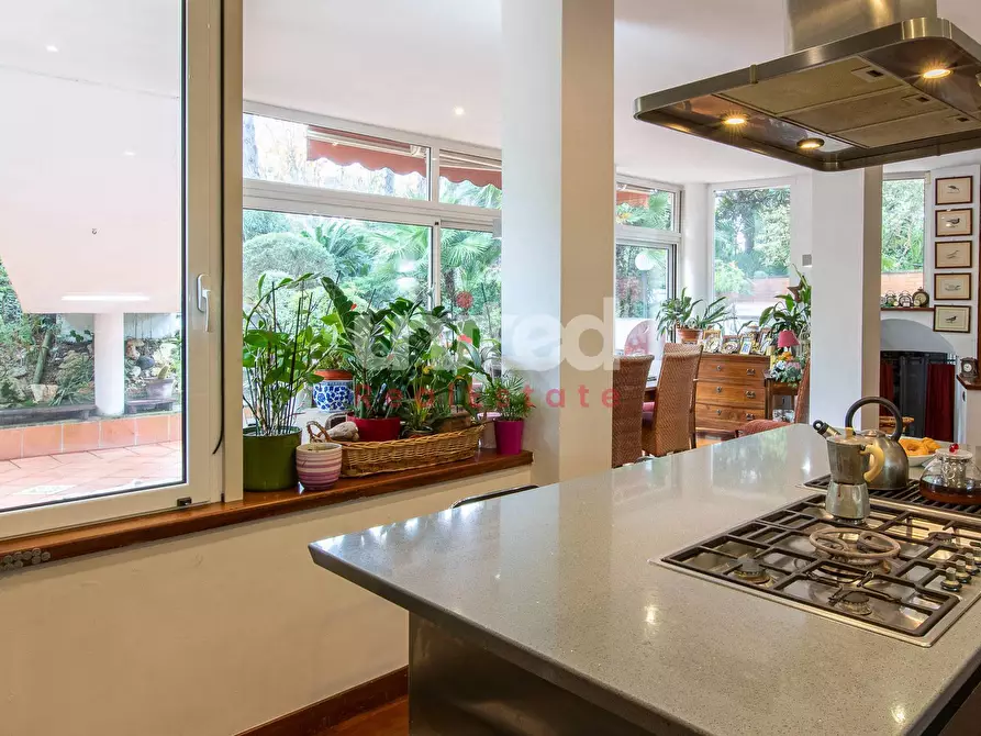 Immagine 6 di Villa in vendita  in Viale Gorgia Di Leontini a Roma