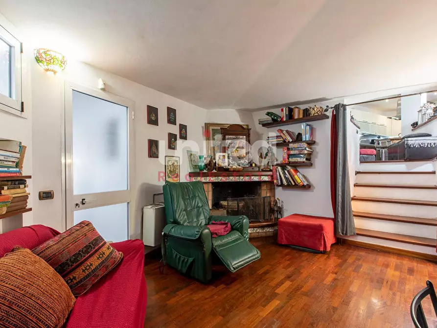 Immagine 9 di Villa in vendita  in Viale Gorgia Di Leontini a Roma