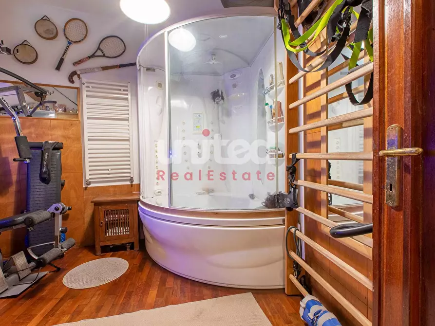 Immagine 10 di Villa in vendita  in Viale Gorgia Di Leontini a Roma