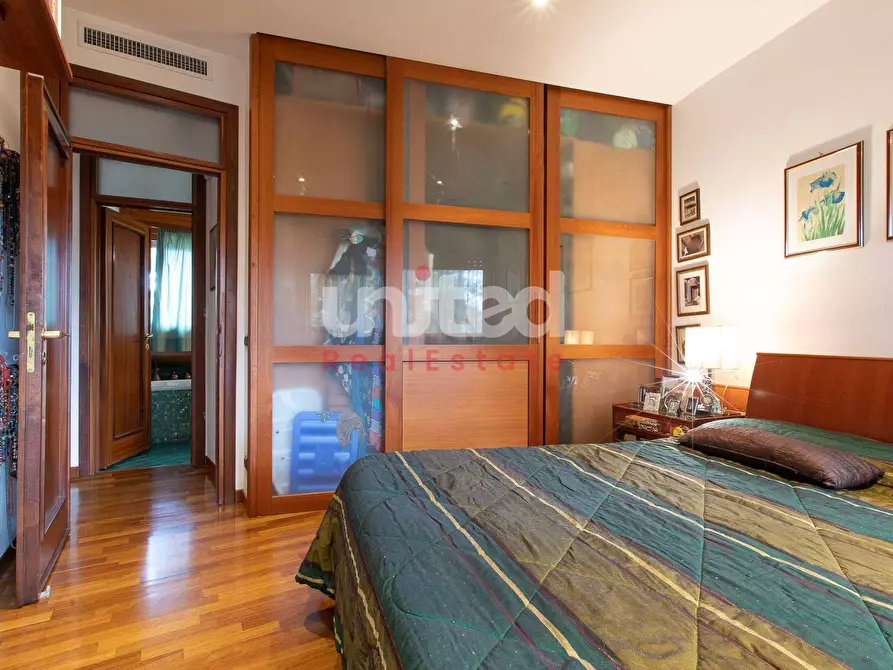 Immagine 21 di Villa in vendita  in Viale Gorgia Di Leontini a Roma