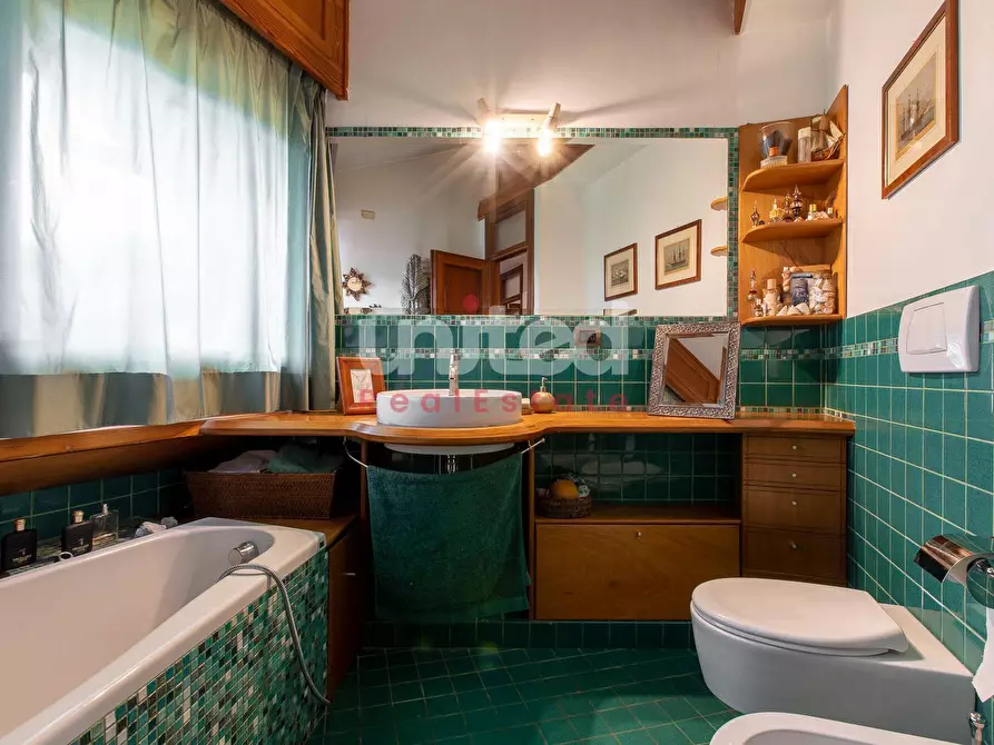 Immagine 22 di Villa in vendita  in Viale Gorgia Di Leontini a Roma