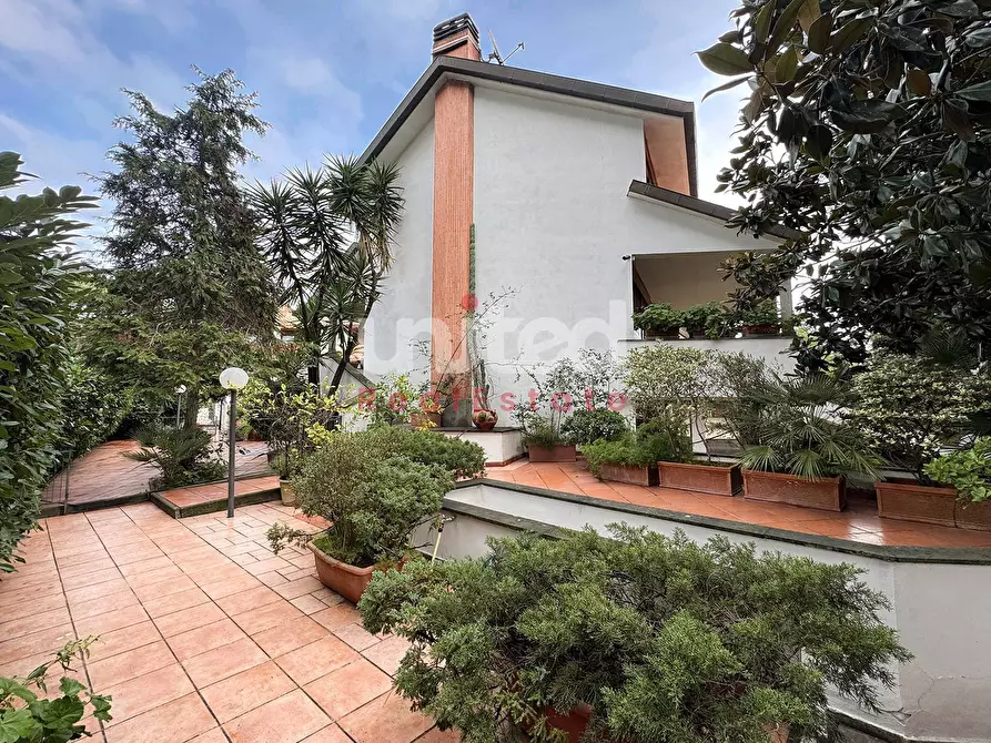 Immagine 28 di Villa in vendita  in Viale Gorgia Di Leontini a Roma