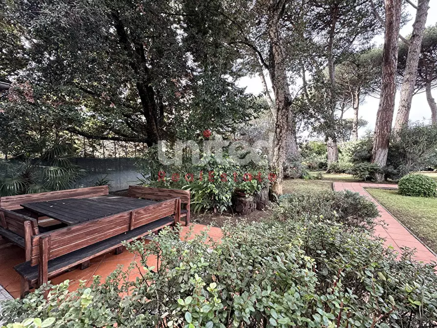 Immagine 29 di Villa in vendita  in Viale Gorgia Di Leontini a Roma