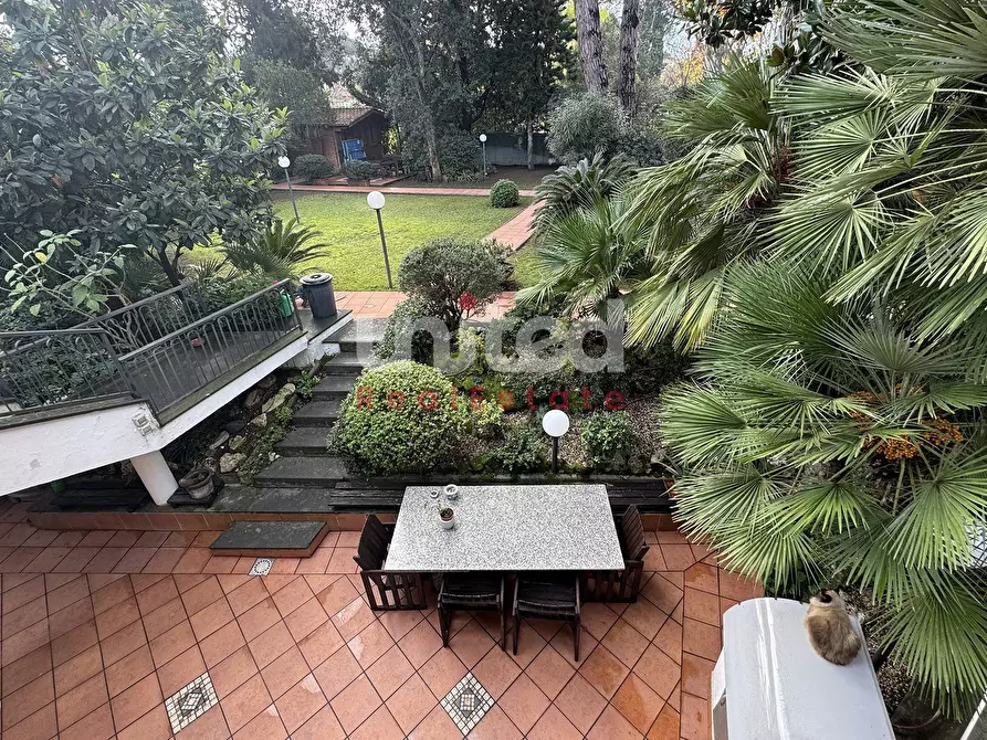 Immagine 14 di Villa in vendita  in Viale Gorgia Di Leontini a Roma
