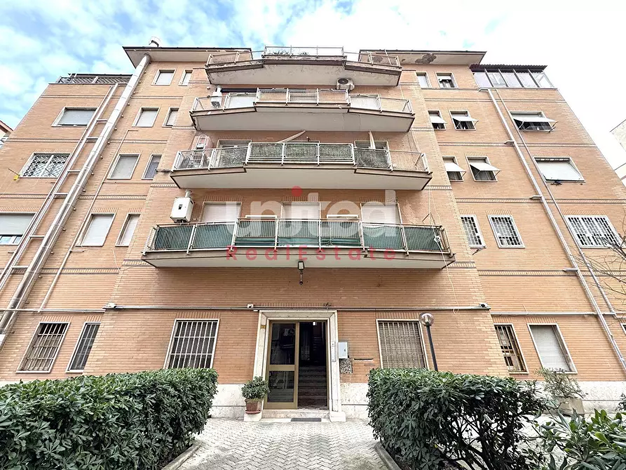 Immagine 3 di Appartamento in vendita  in via della tolda 33 a Roma