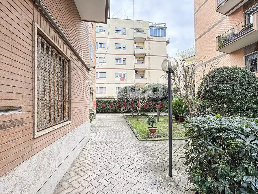 Immagine 7 di Appartamento in vendita  in via della tolda 33 a Roma