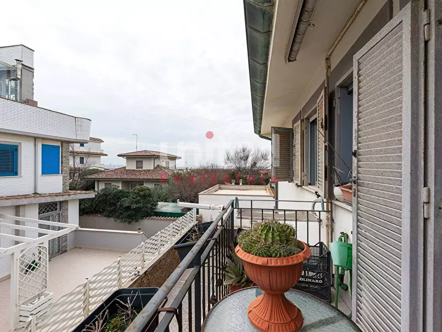 Immagine 21 di Appartamento in vendita  in Viale di Focene a Fiumicino