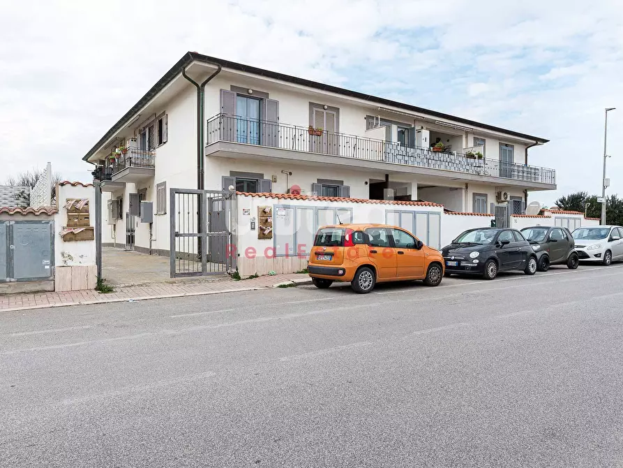 Immagine 23 di Appartamento in vendita  in Viale di Focene a Fiumicino