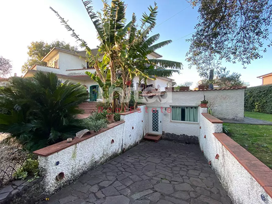 Immagine 36 di Villa in vendita  in Via Nicola De Giosa a Roma