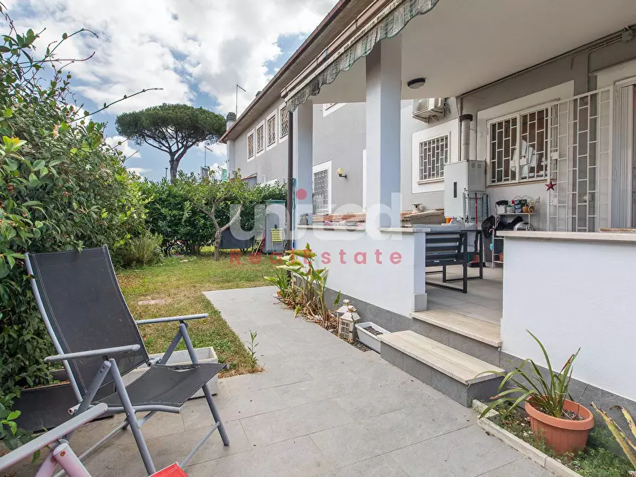 Immagine 2 di Appartamento in vendita  in Via Cherilo Di Samo a Roma