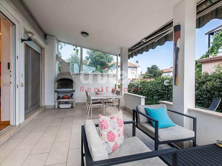 Immagine 3 di Appartamento in vendita  in Via Cherilo Di Samo a Roma