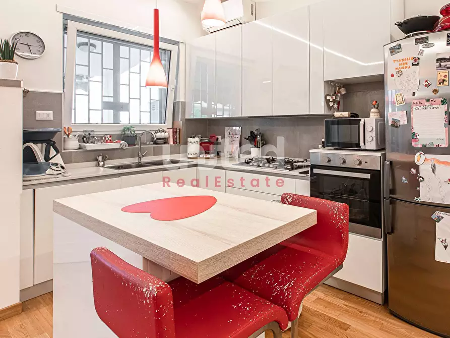 Immagine 10 di Appartamento in vendita  in Via Cherilo Di Samo a Roma