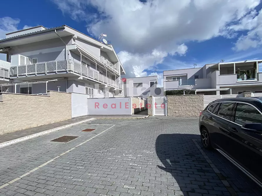 Immagine 2 di Appartamento in vendita  in Via Pio Colussi 8 a Roma