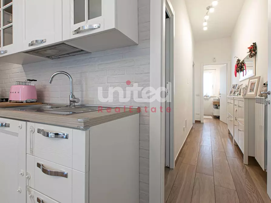 Immagine 10 di Appartamento in vendita  in Via Pio Colussi 8 a Roma