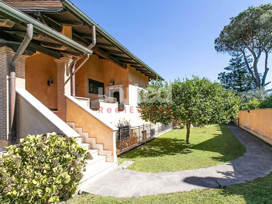 Immagine 2 di Villa in vendita  in Via Antonio Cifra a Roma