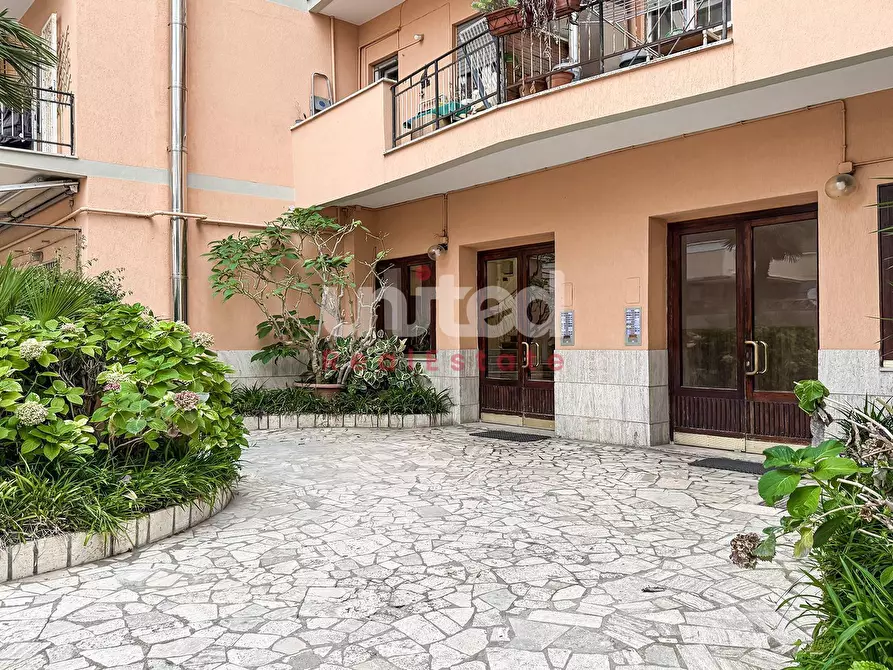 Immagine 2 di Appartamento in vendita  in via desiderato pietri 119 a Roma