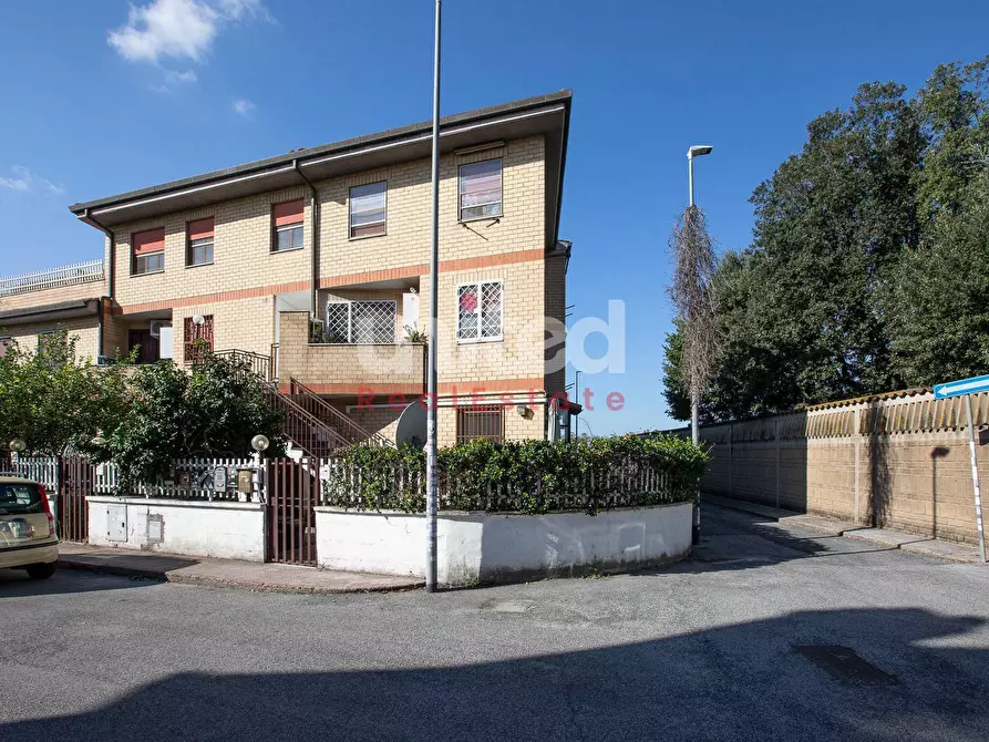 Immagine 2 di Appartamento in vendita  in Via Giuseppe Allegranza a Roma