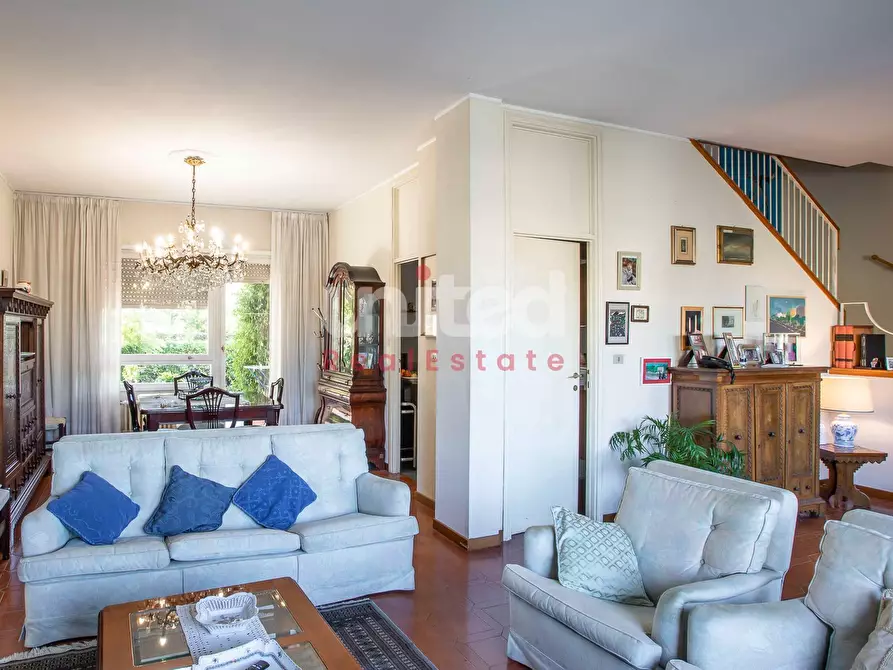 Immagine 8 di Villa in vendita  in via di macchia saponara 299 a Roma