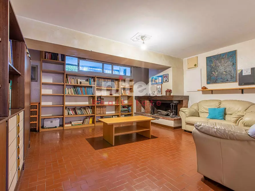 Immagine 34 di Villa in vendita  in via di macchia saponara 299 a Roma