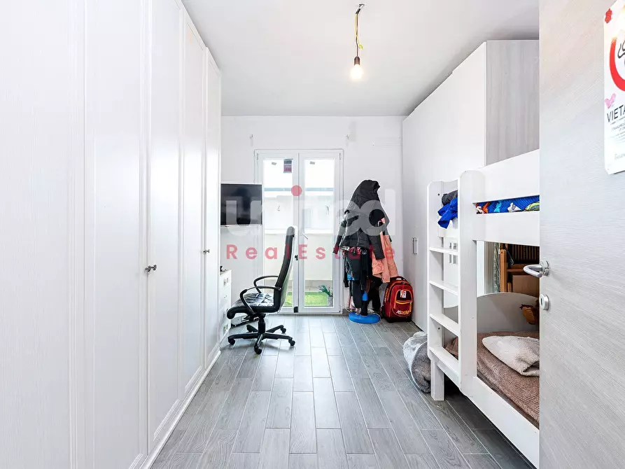 Immagine 14 di Villa in vendita  in VIA MANTA SNC a Fiumicino