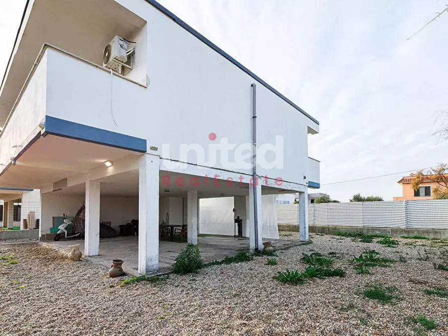 Immagine 19 di Villa in vendita  in VIA MANTA SNC a Fiumicino