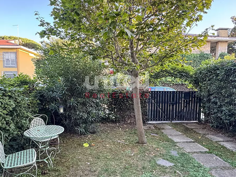 Immagine 40 di Villetta a schiera in vendita  in Via Parmenide a Roma