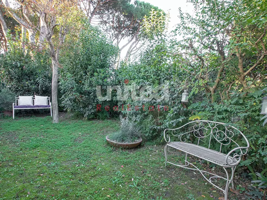 Immagine 41 di Villetta a schiera in vendita  in Via Parmenide a Roma