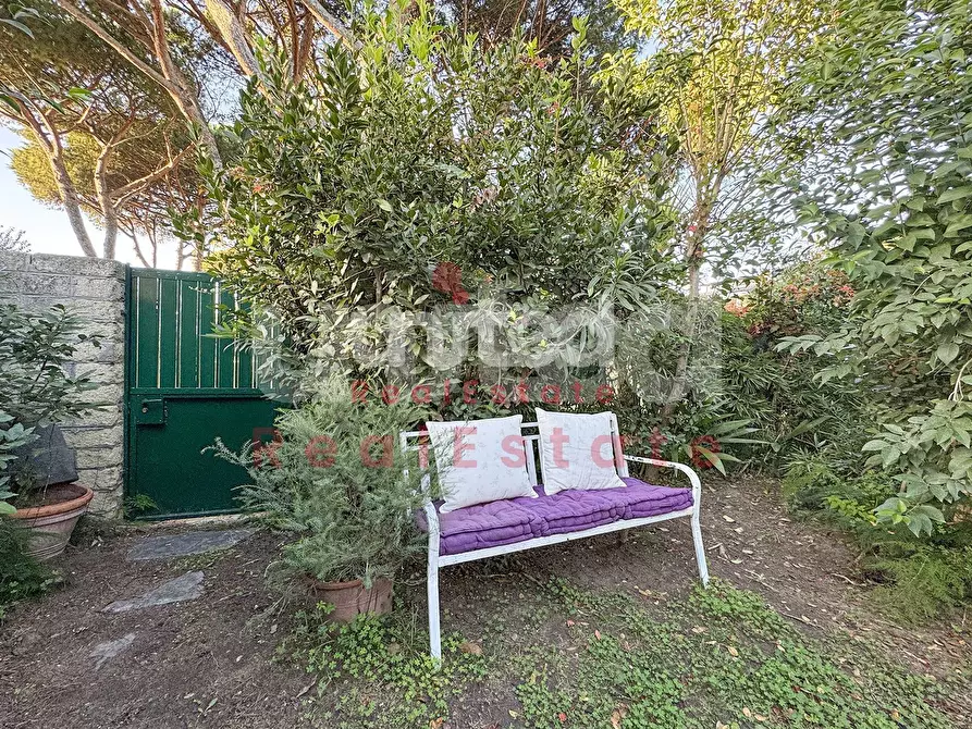 Immagine 11 di Villetta a schiera in vendita  in Via Parmenide a Roma