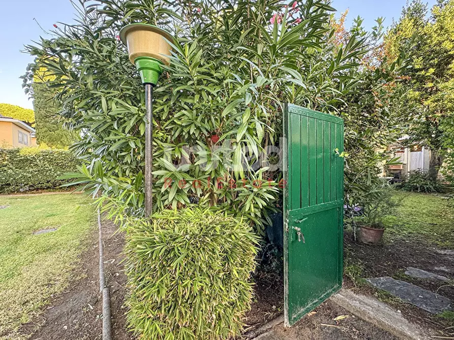 Immagine 13 di Villetta a schiera in vendita  in Via Parmenide a Roma