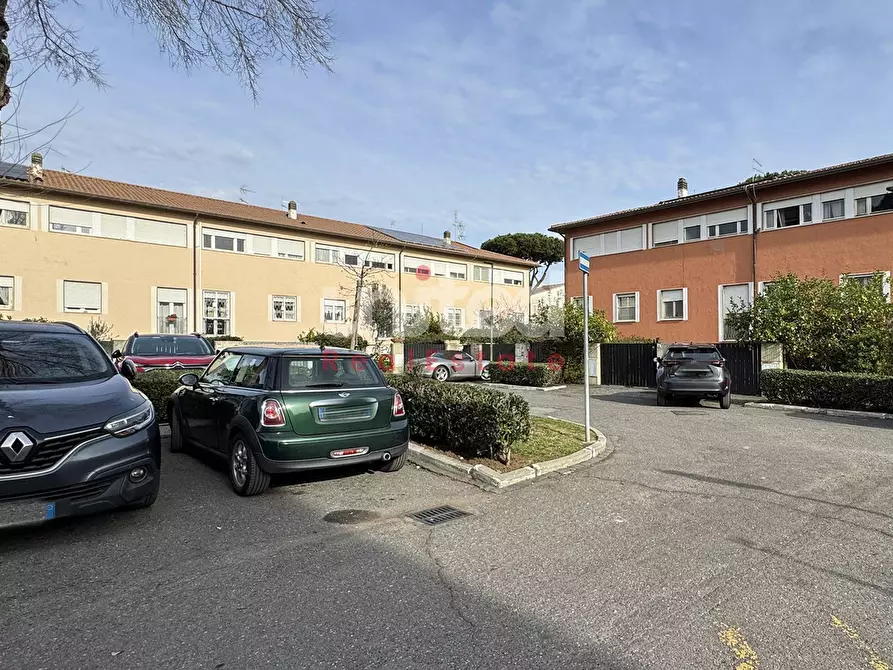 Immagine 2 di Villetta a schiera in vendita  in Viale Gorgia Di Leontini 330 a Roma