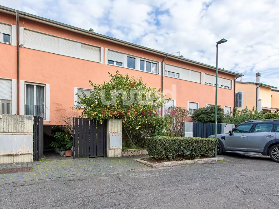 Immagine 36 di Villetta a schiera in vendita  in Viale Gorgia Di Leontini 330 a Roma