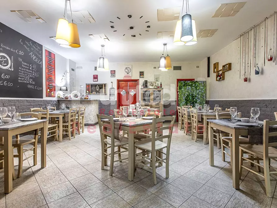 Immagine 1 di Attività commerciale in vendita  in Via Umberto Giordano 72A a Roma