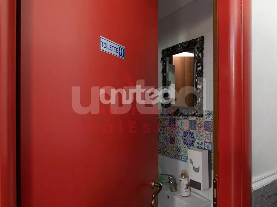 Immagine 10 di Attività commerciale in vendita  in Via Umberto Giordano 72A a Roma