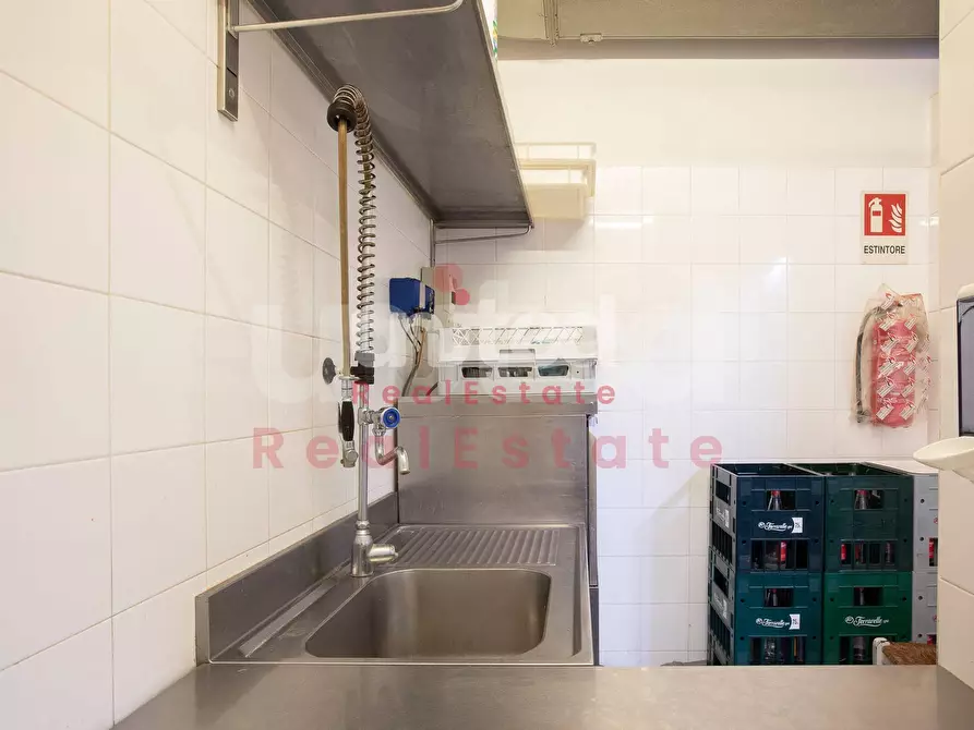Immagine 15 di Attività commerciale in vendita  in Via Umberto Giordano 72A a Roma