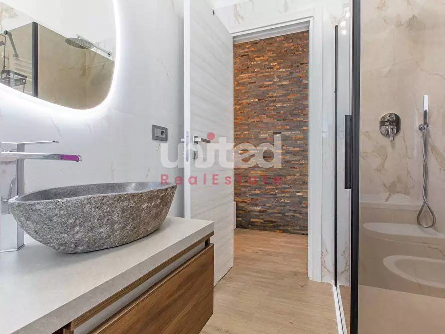 Immagine 17 di Villa in vendita  in Via Alessandro Capalti a Roma