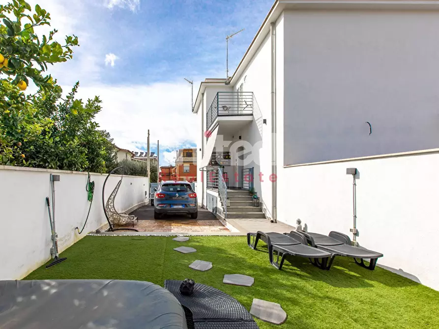 Immagine 33 di Villa in vendita  in Via Alessandro Capalti a Roma