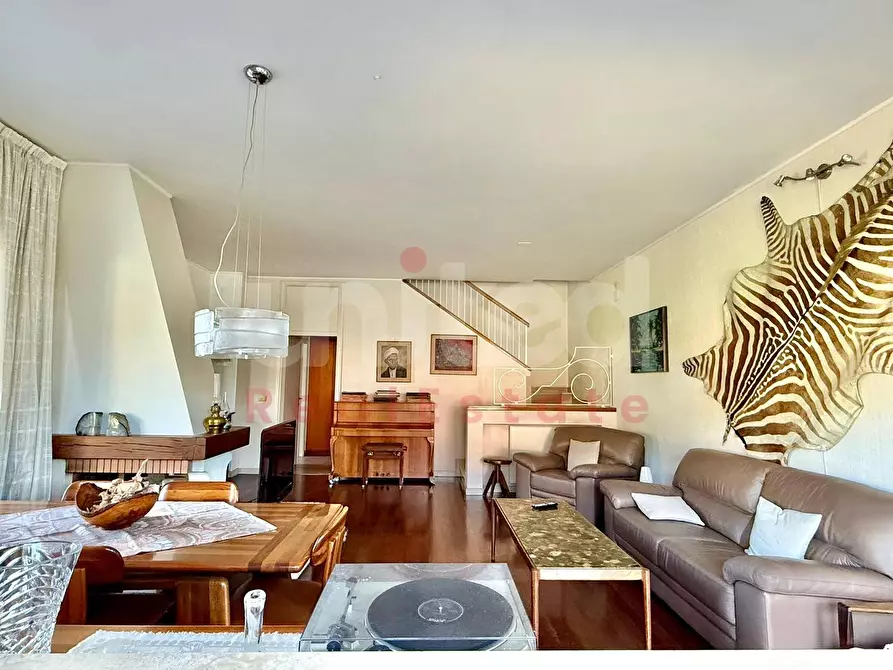 Immagine 4 di Villa in vendita  in Via Partenio Di Nicea a Roma