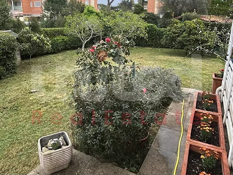 Immagine 30 di Villa in vendita  in Via Partenio Di Nicea a Roma