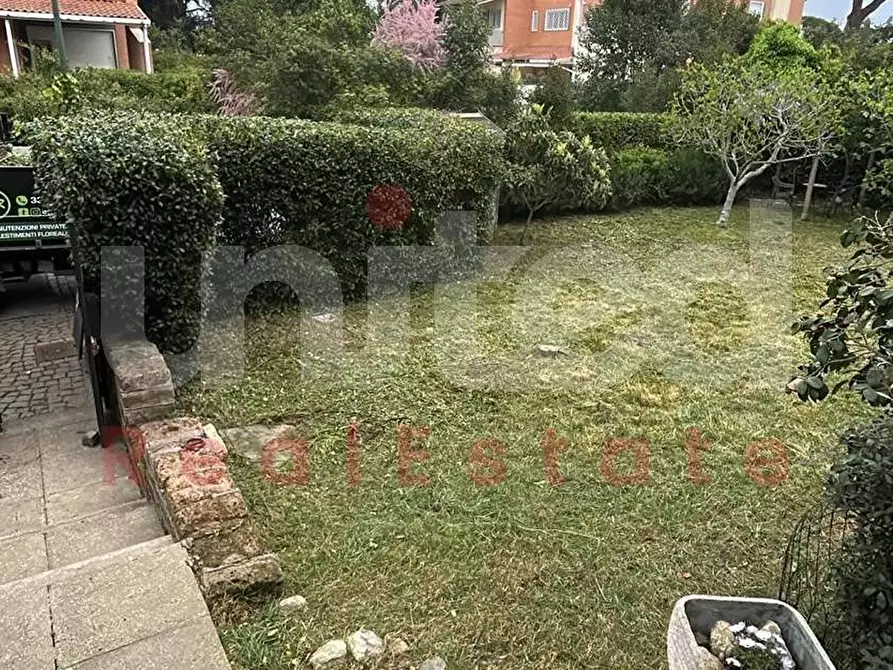 Immagine 26 di Villa in vendita  in Via Partenio Di Nicea a Roma